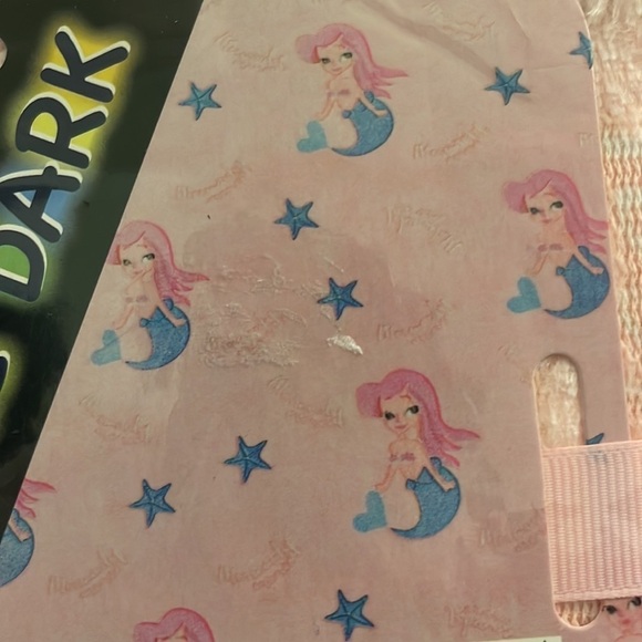 Mermaid Glow In The Dark Blanket Pink Green 60”x50” - Picture 2 of 5